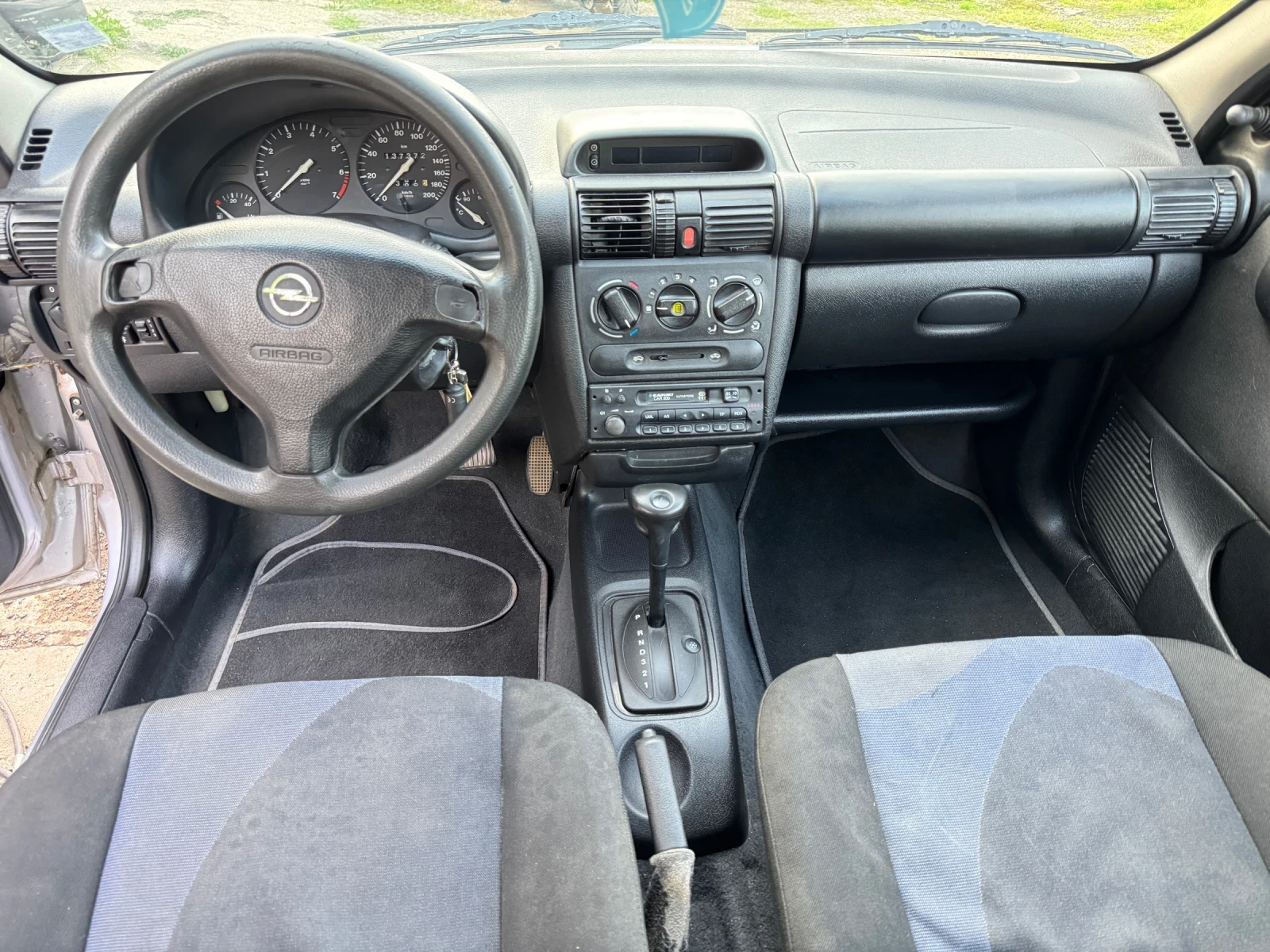 Opel Corsa 1.2 Swing Автоматик, снимка 8 - Автомобили и джипове - 56542551