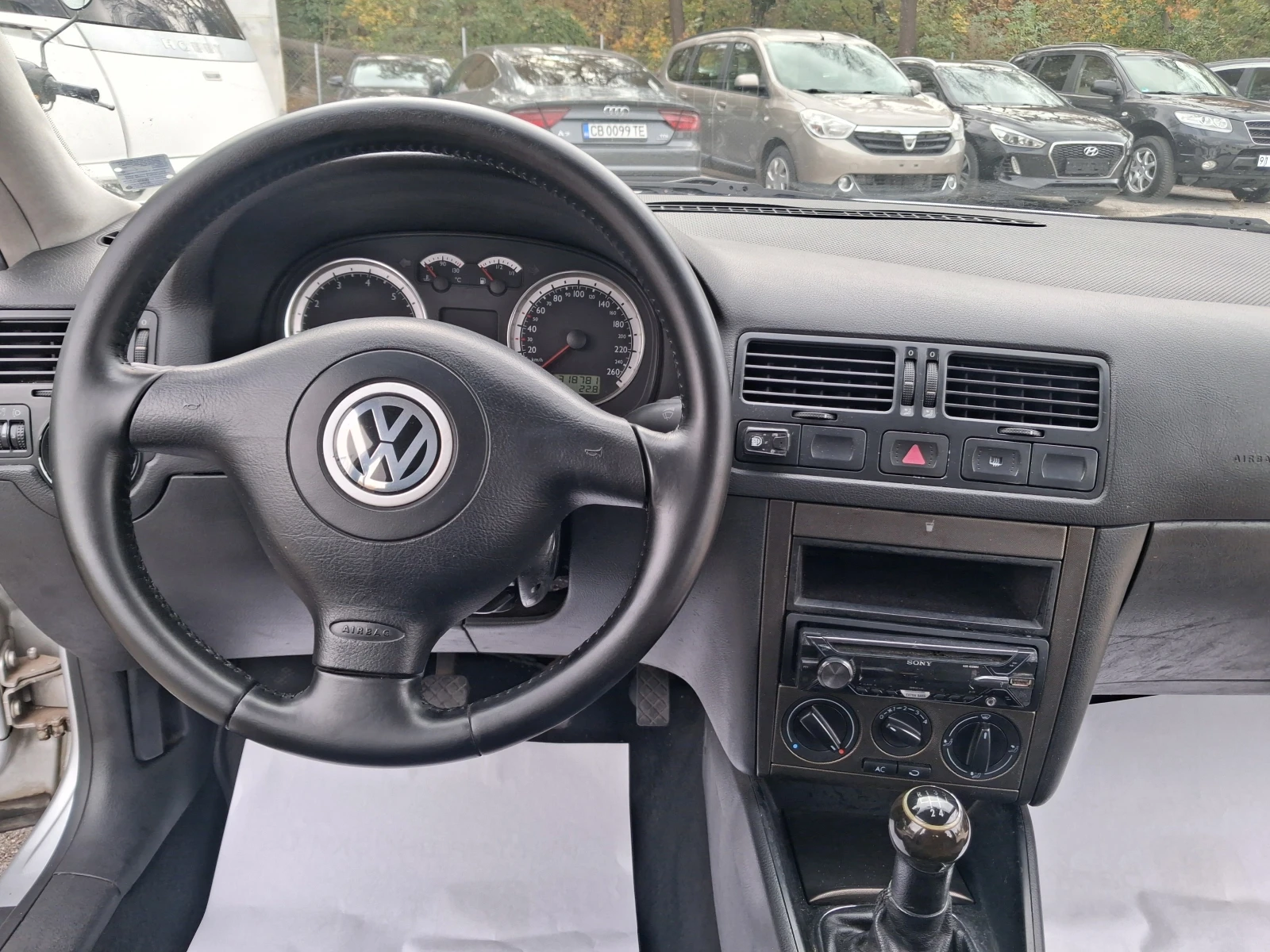 VW Bora 1.6i* ГАЗ* * РЕГИСТРИРАН* КЛИМА, снимка 6 - Автомобили и джипове - 56714639