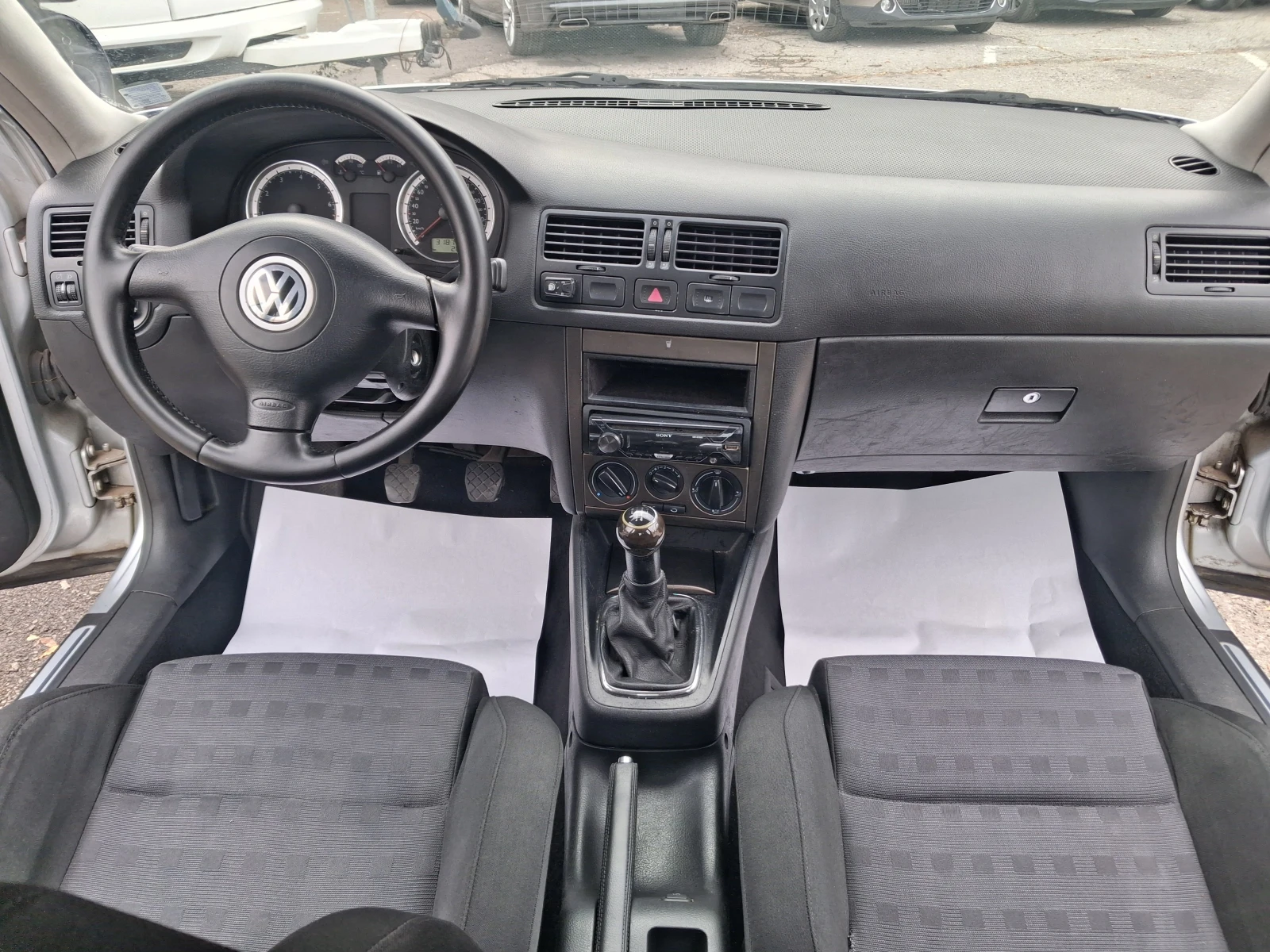VW Bora 1.6i* ГАЗ* * РЕГИСТРИРАН* КЛИМА, снимка 7 - Автомобили и джипове - 56714639