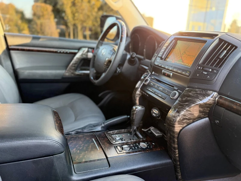 Toyota Land cruiser * * * ЛИЗНГ* * * Toyota Land cruiser 4.5 V8, снимка 14 - Автомобили и джипове - 50571289