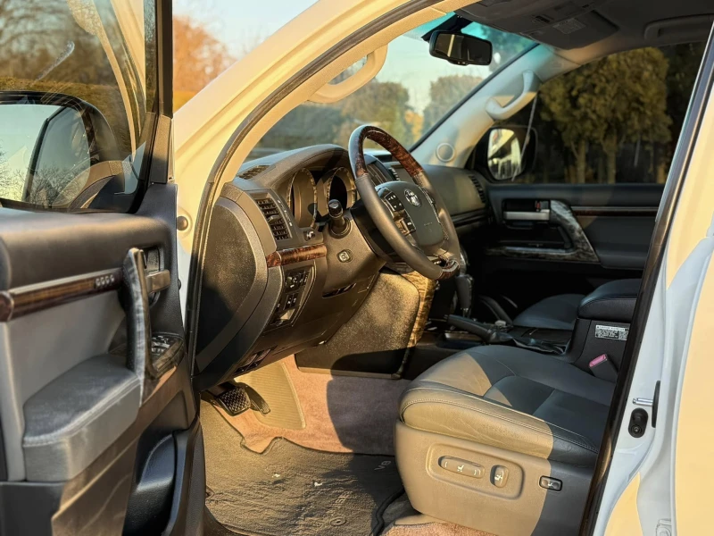 Toyota Land cruiser * * * ЛИЗНГ* * * Toyota Land cruiser 4.5 V8, снимка 10 - Автомобили и джипове - 50571289