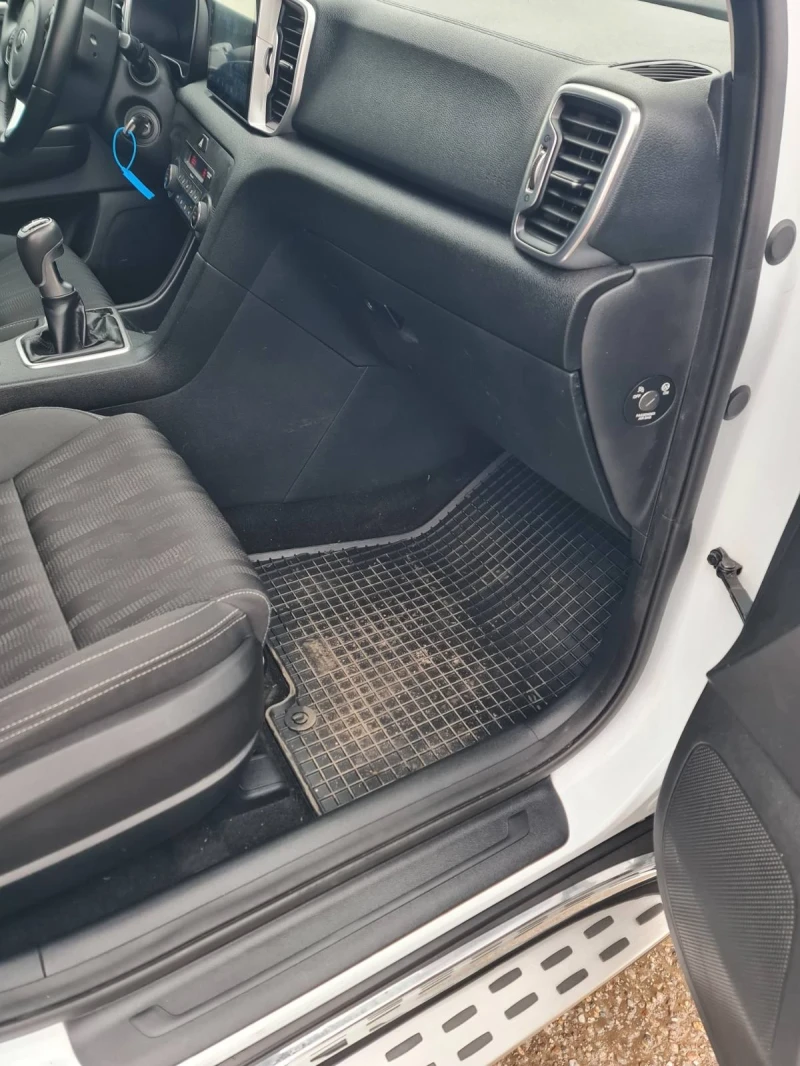 Kia Sportage 1.7, снимка 6 - Автомобили и джипове - 53359114