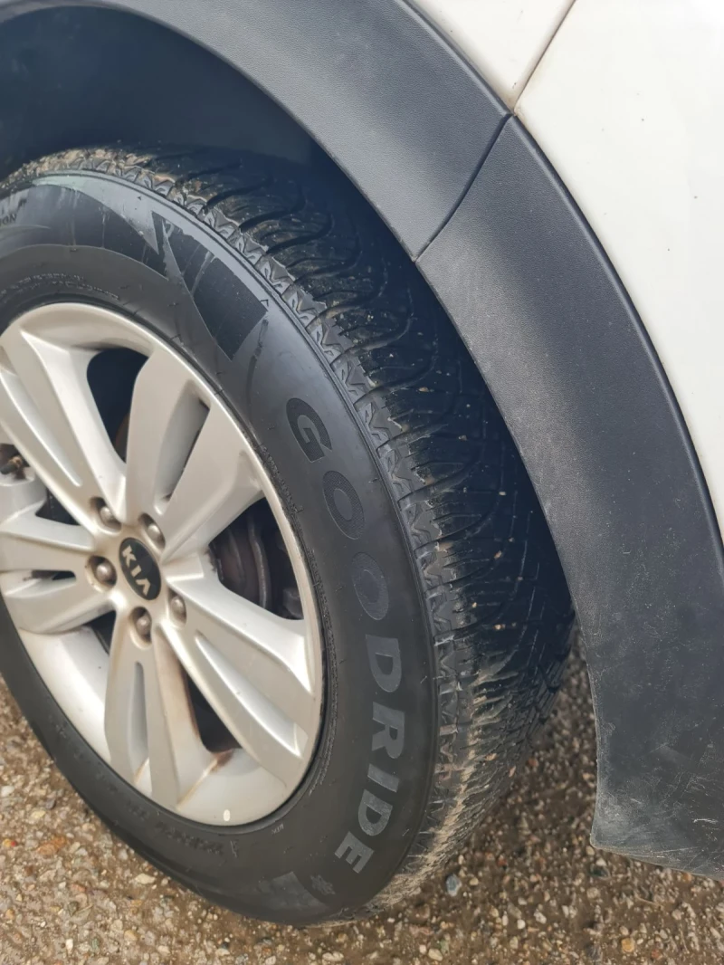 Kia Sportage 1.7, снимка 11 - Автомобили и джипове - 53359114