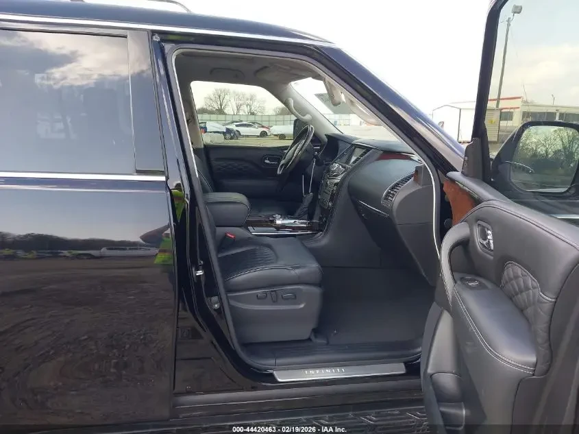 Infiniti QX80, снимка 10 - Автомобили и джипове - 53889924