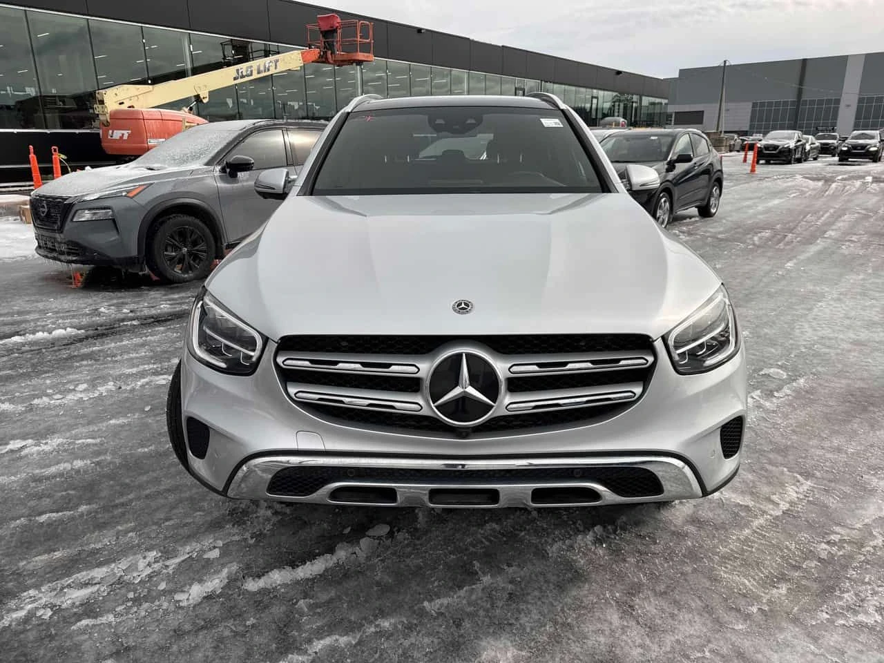 Mercedes-Benz GLC 300 CARFAX/ПАНОРАМА/360 CAM/ПОДГРЕВИ, снимка 2 - Автомобили и джипове - 53925079