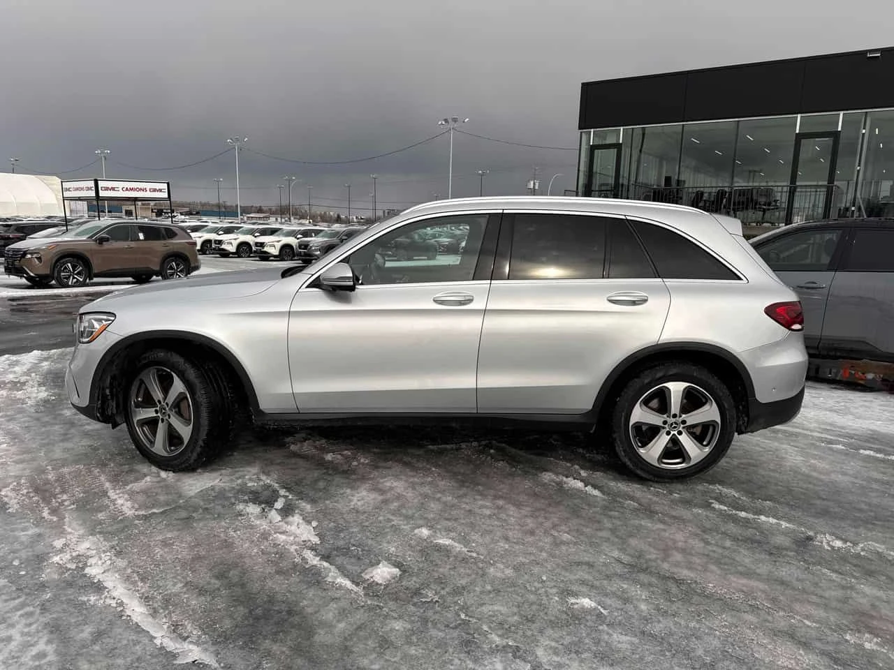 Mercedes-Benz GLC 300 CARFAX/ПАНОРАМА/360 CAM/ПОДГРЕВИ, снимка 3 - Автомобили и джипове - 53925079