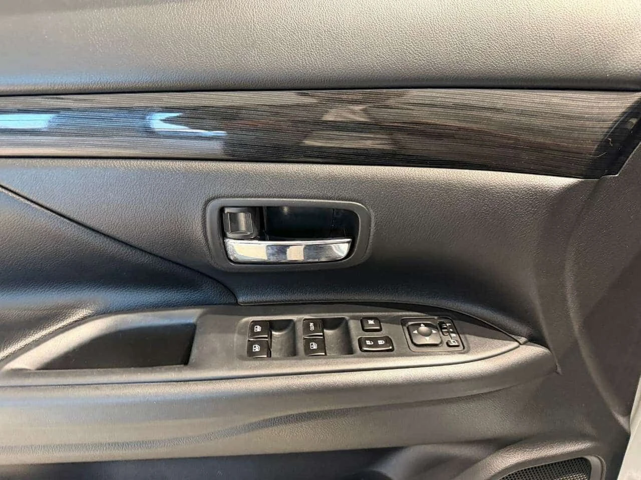 Mitsubishi Outlander * CARFAX * 4x4 * KEYLESS * ���������������� | Mobile.bg � ����������� 10
