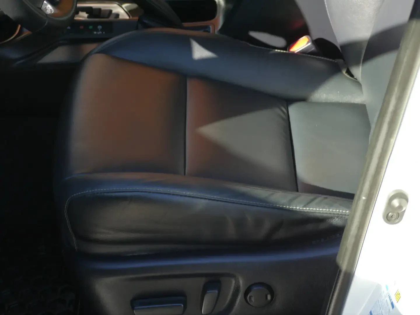 Toyota Rav4 Hybrid Limited, снимка 11 - Автомобили и джипове - 55303437