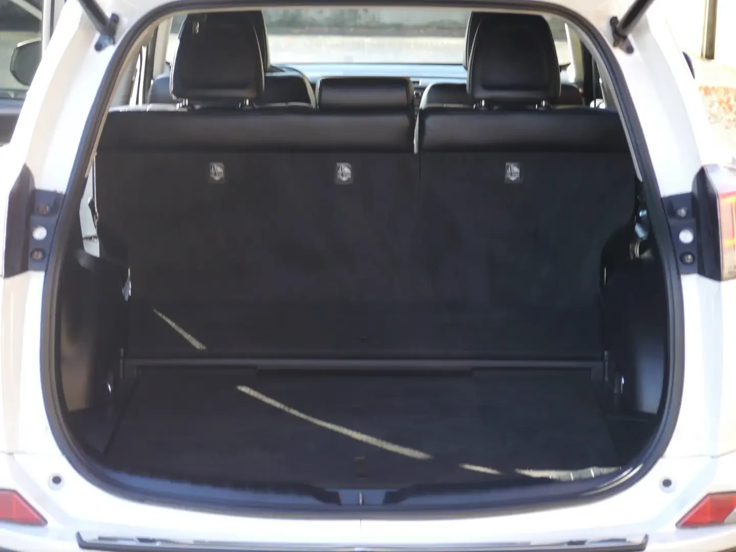 Toyota Rav4 Hybrid Limited, снимка 16 - Автомобили и джипове - 55303437