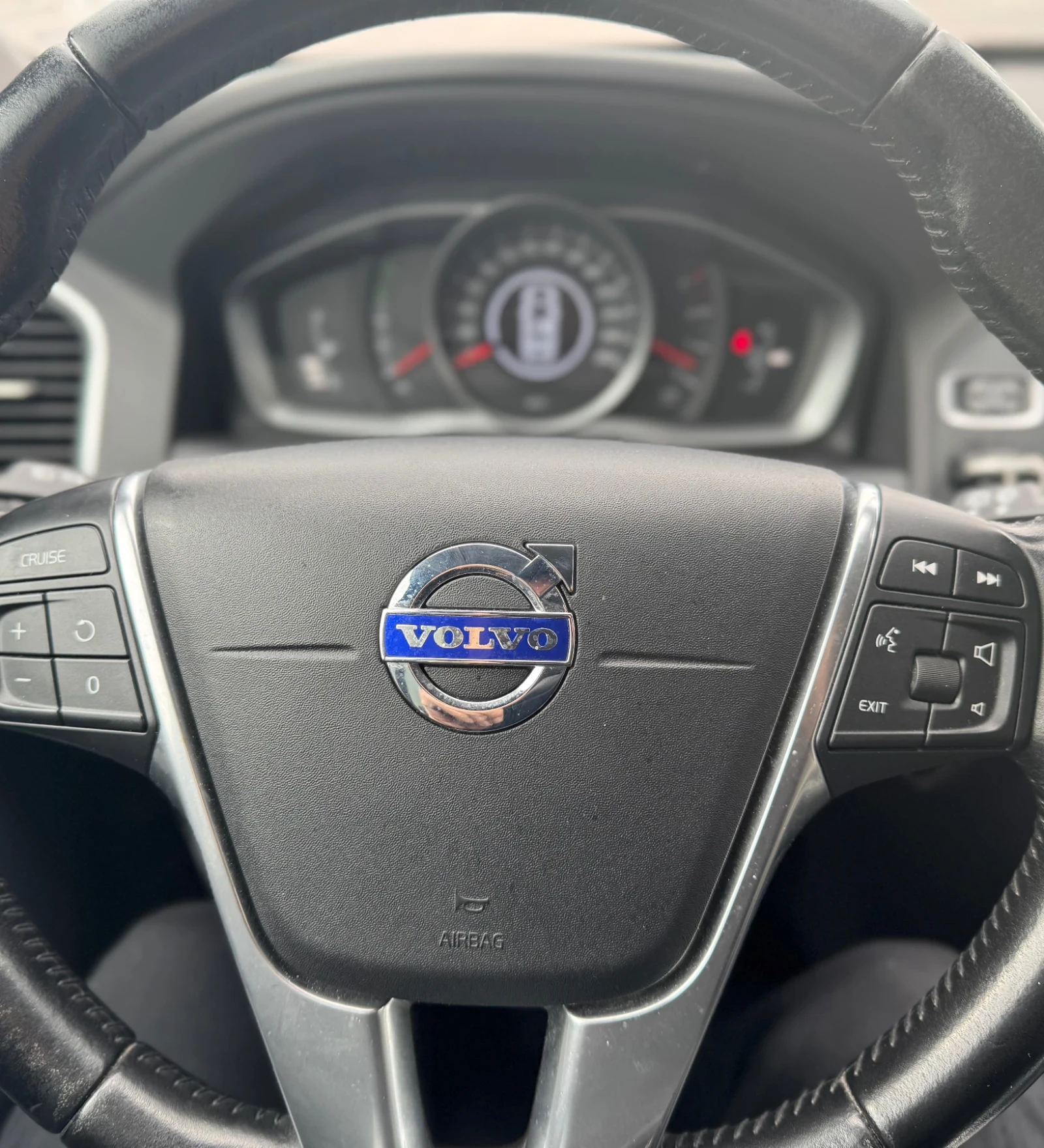 Volvo XC60 2.0, снимка 13 - Автомобили и джипове - 55409437