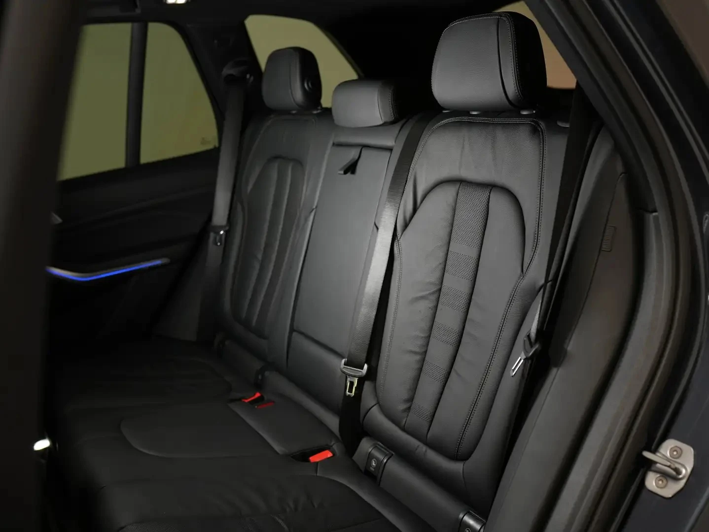 BMW X5 xDrive50i M Sport Premium ЦЕНА ДО БГ АВТОКРЕДИТ, снимка 17 - Автомобили и джипове - 55900606