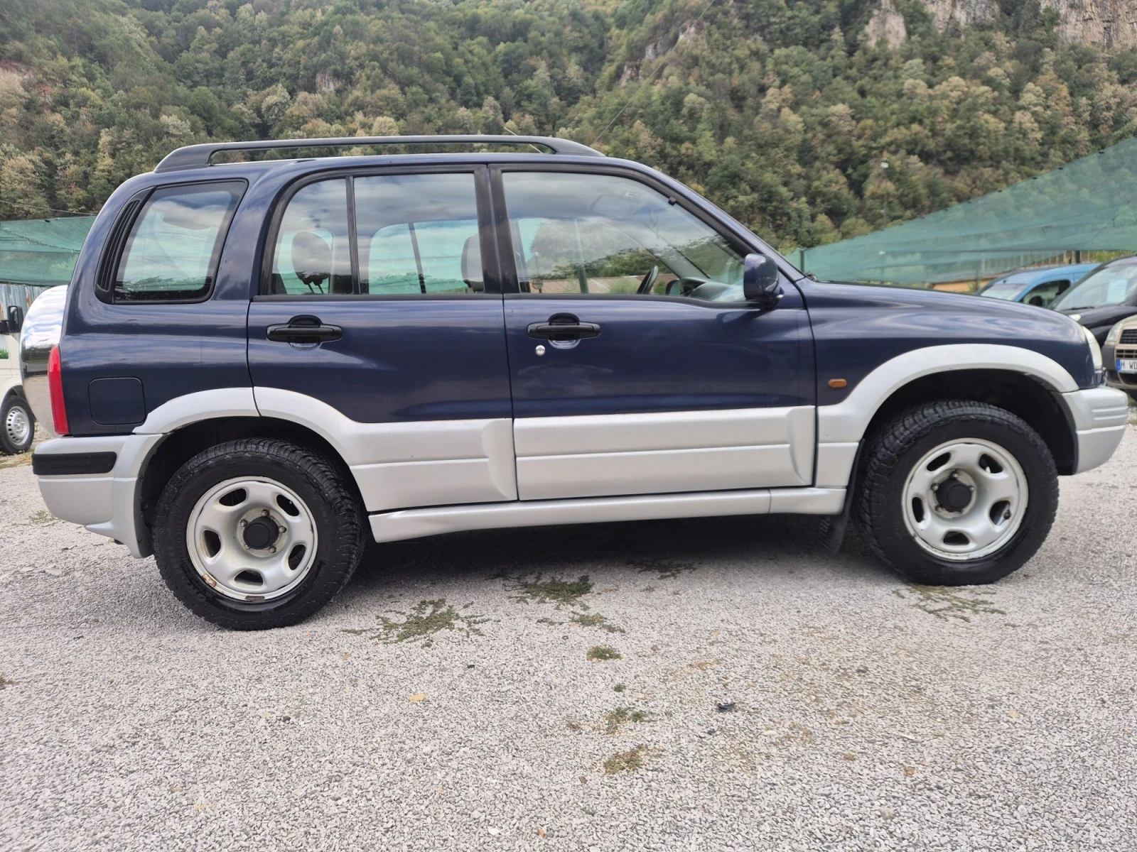 Suzuki Grand vitara АВТОМАТИК БЕЗ РЪЖДА, снимка 3 - Автомобили и джипове - 56183824