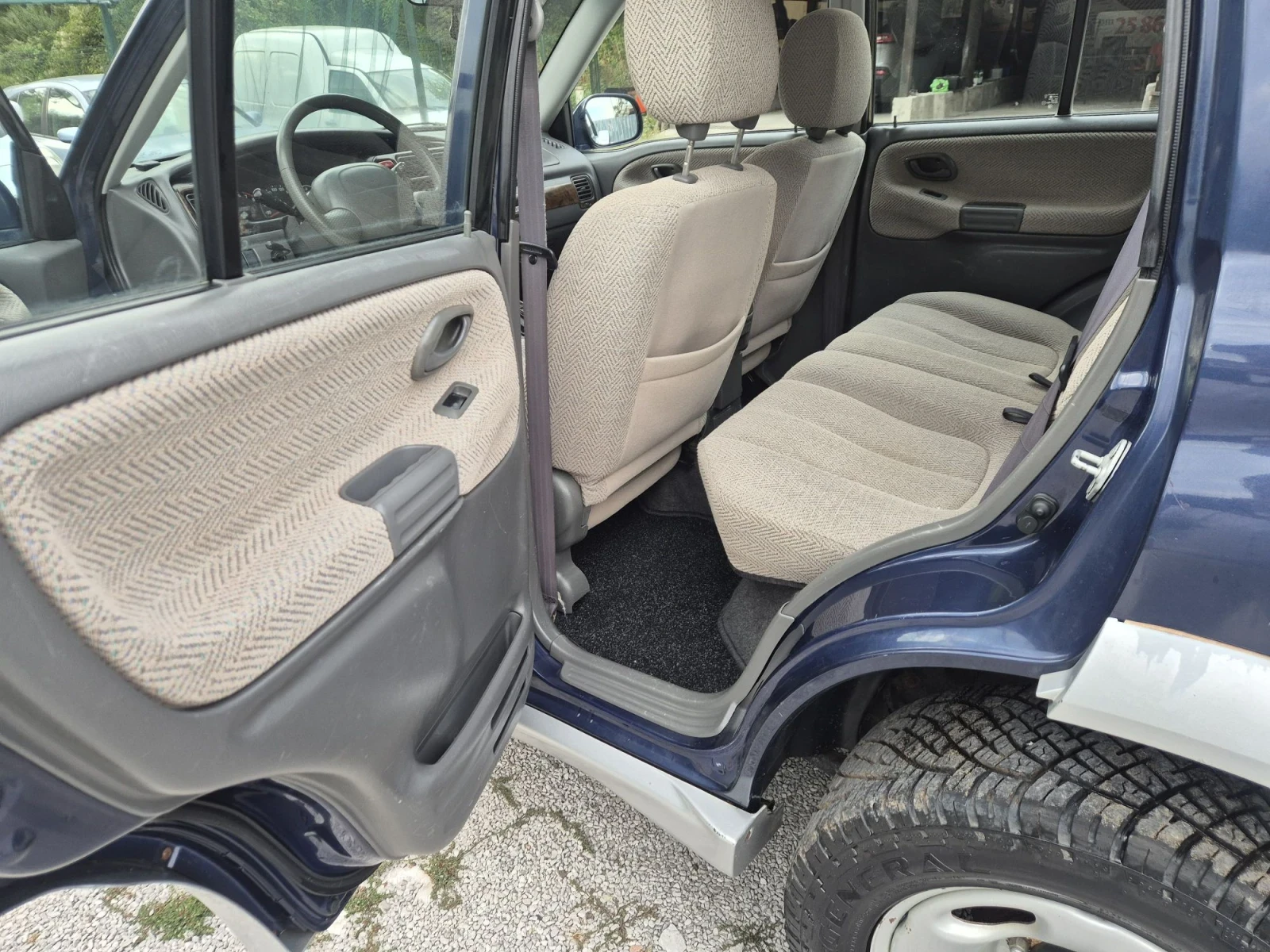 Suzuki Grand vitara АВТОМАТИК БЕЗ РЪЖДА, снимка 9 - Автомобили и джипове - 56183824