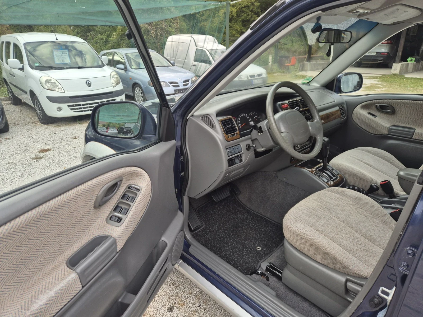 Suzuki Grand vitara АВТОМАТИК БЕЗ РЪЖДА, снимка 10 - Автомобили и джипове - 56183824