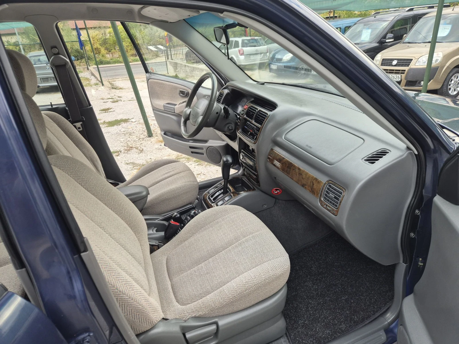 Suzuki Grand vitara АВТОМАТИК БЕЗ РЪЖДА, снимка 12 - Автомобили и джипове - 56183824