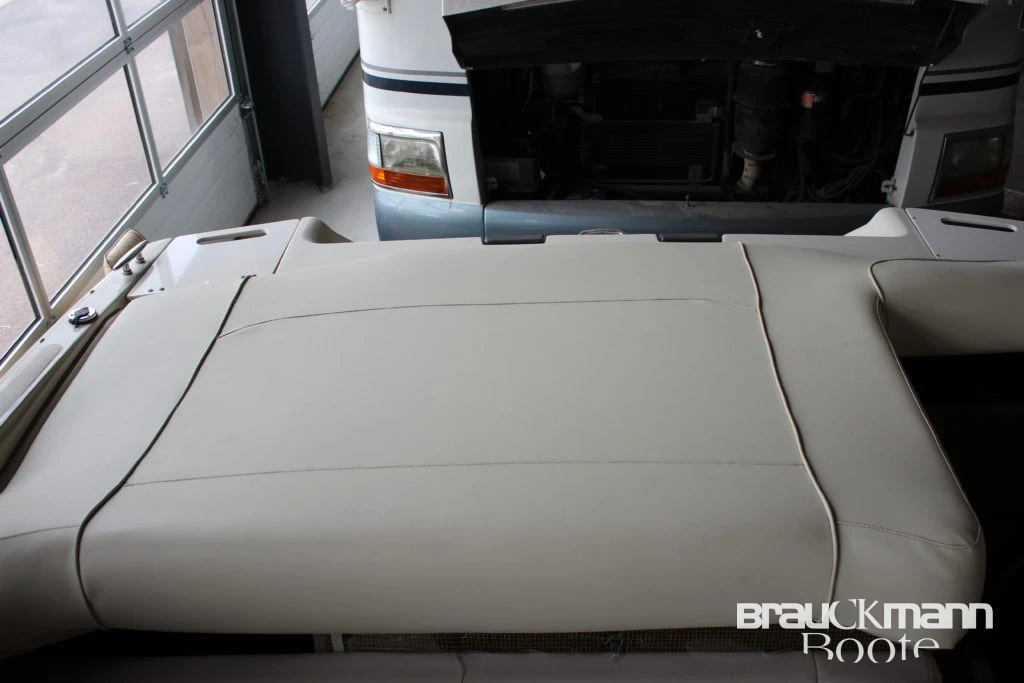 Моторна яхта Regal  - изображение 9