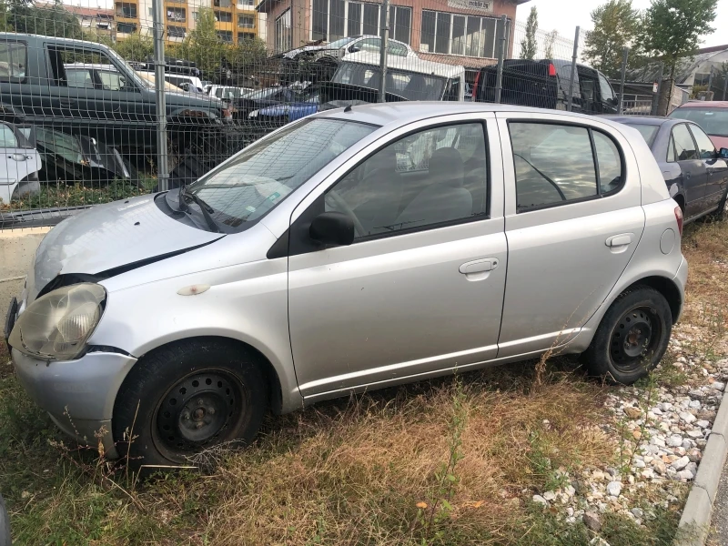 Toyota Yaris 1.0 i, снимка 2 - Автомобили и джипове - 38324886