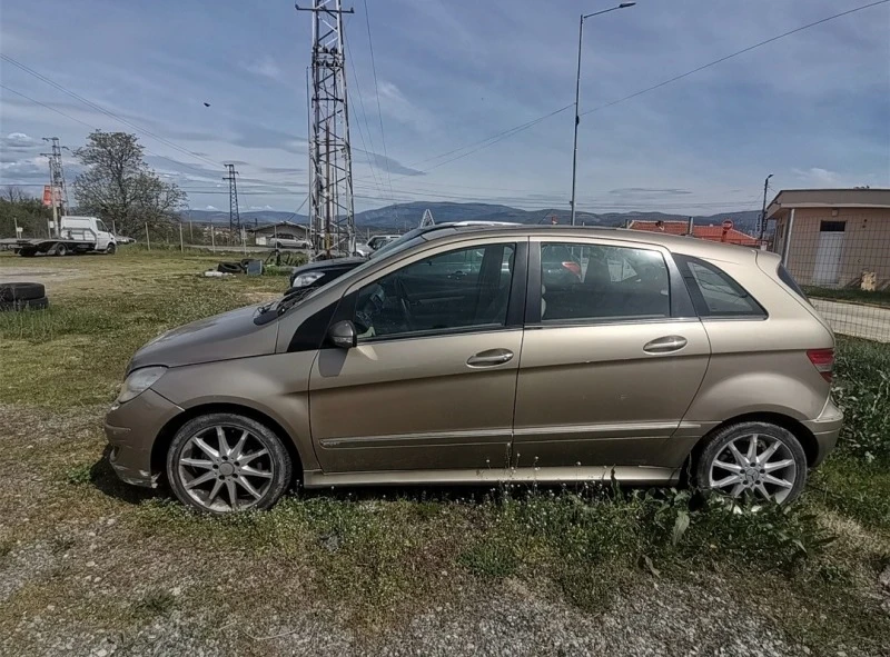 Mercedes-Benz B 200 CDI SPORT, снимка 3 - Автомобили и джипове - 47442504