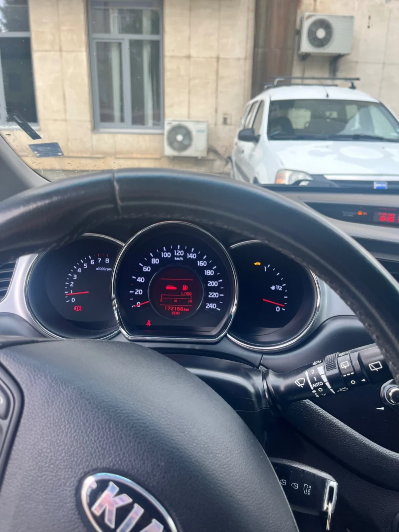 Kia Ceed Комби, снимка 8 - Автомобили и джипове - 52689716