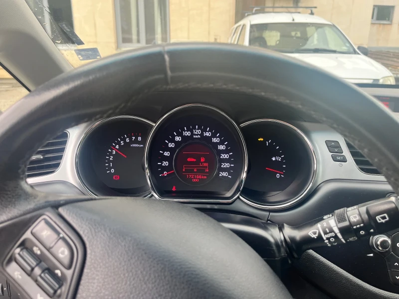 Kia Ceed Комби, снимка 10 - Автомобили и джипове - 52689716