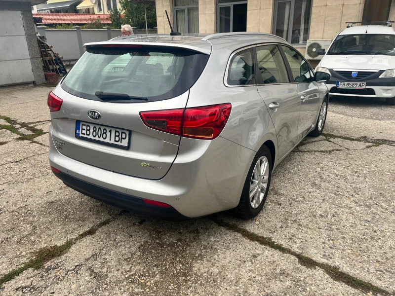 Kia Ceed Комби, снимка 2 - Автомобили и джипове - 52689716