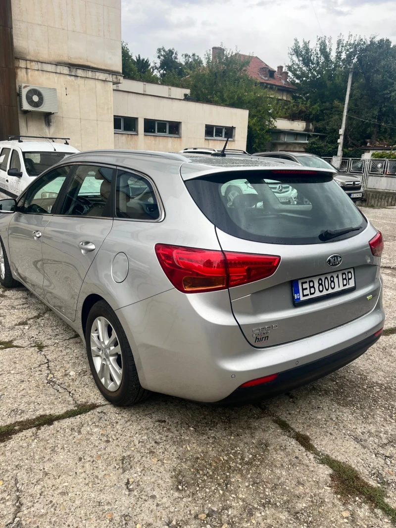 Kia Ceed Комби, снимка 4 - Автомобили и джипове - 52689716