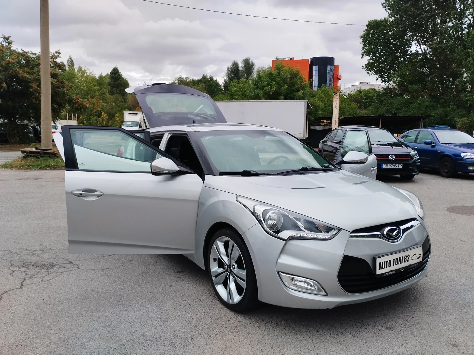 Hyundai Veloster  1.6i Панорамен покрив, Камера за задно виждане!!! - изображение 8