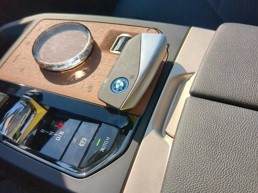 BMW iX XDRIVE50  CARFAX | Mobile.bg � ����������� 8