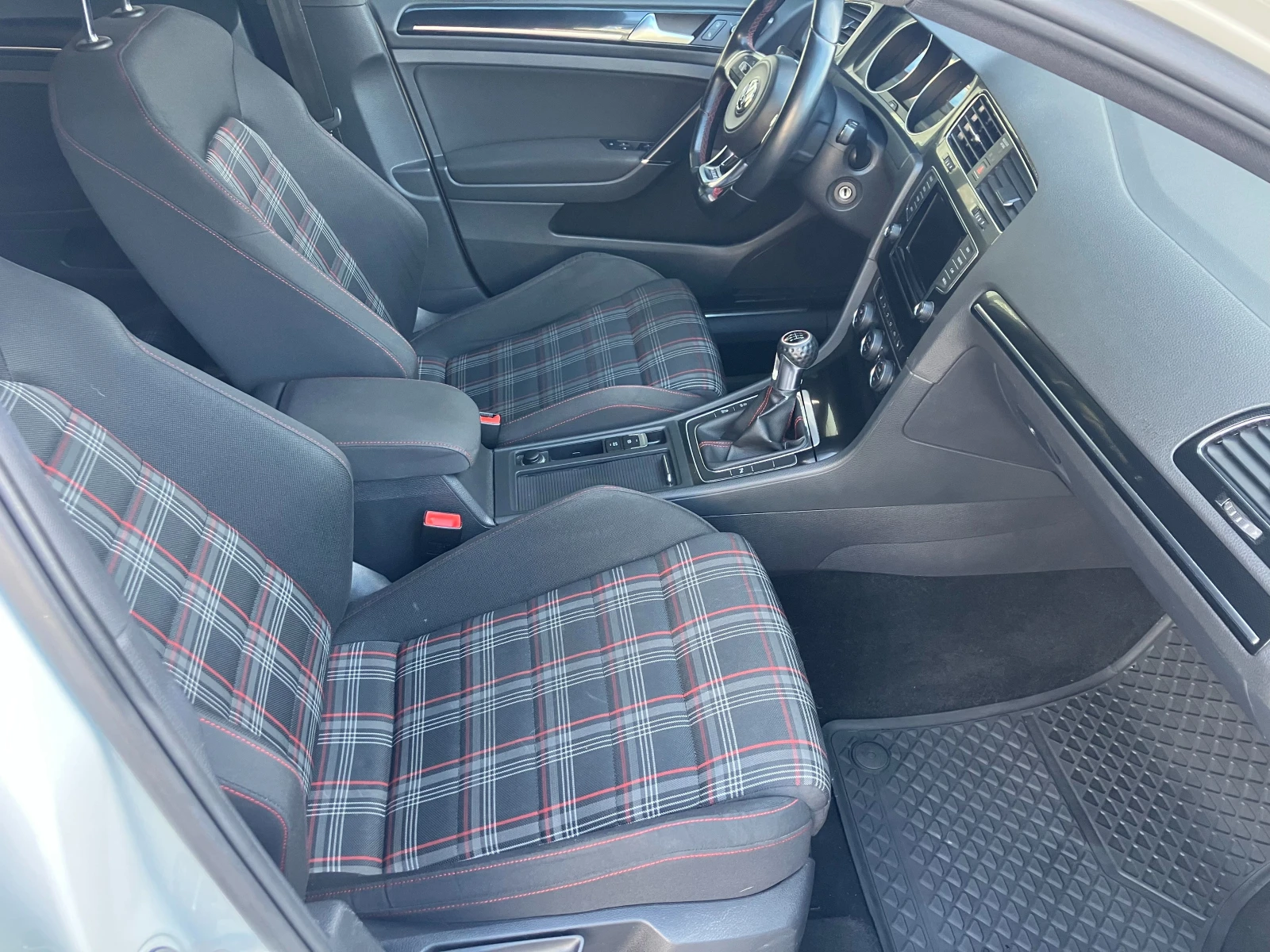 VW Golf GTI Performance Германия, снимка 9 - Автомобили и джипове - 53734962