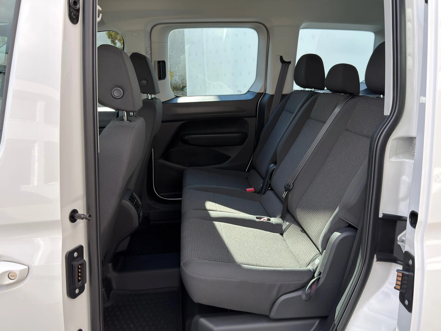 VW Caddy TDI 5 места - изображение 5