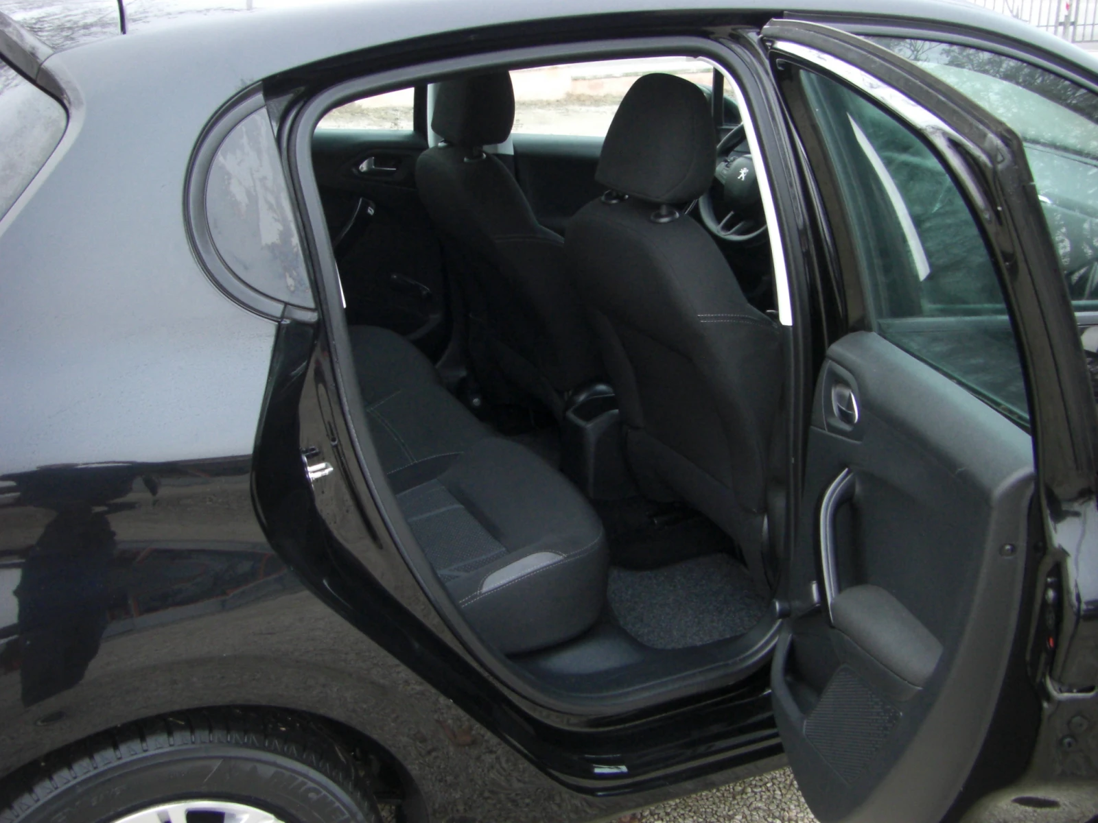 Peugeot 208 1.4HDI NAVI EURO 5B, снимка 14 - Автомобили и джипове - 53932611