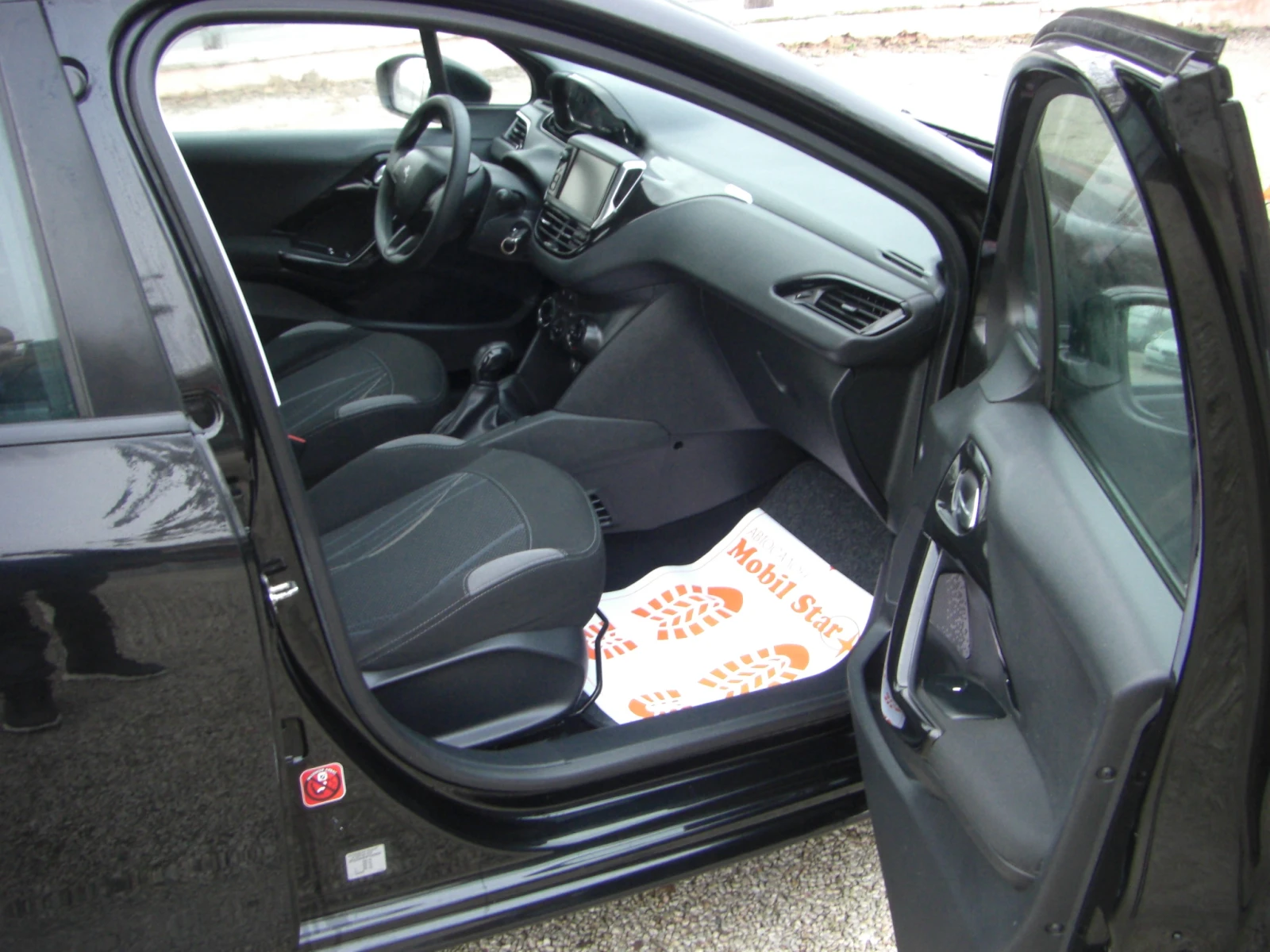 Peugeot 208 1.4HDI NAVI EURO 5B, снимка 15 - Автомобили и джипове - 53932611