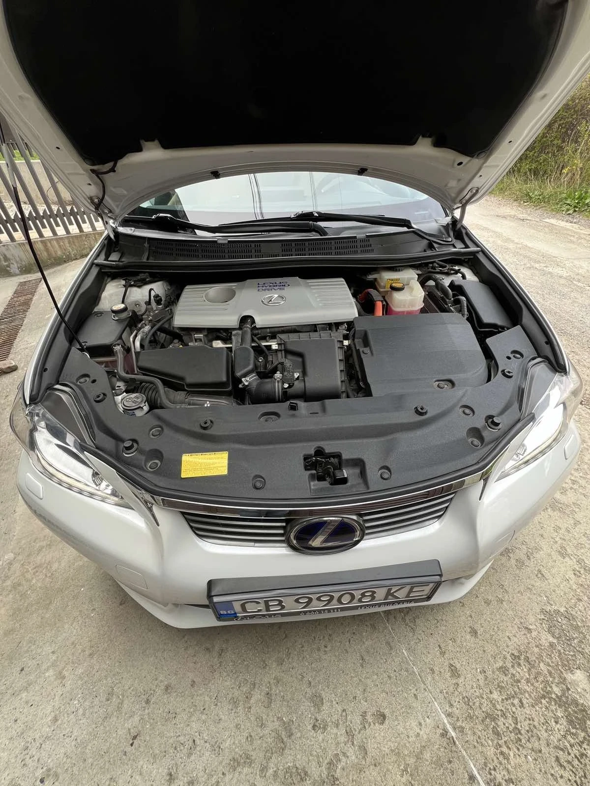 Lexus CT 200h, снимка 15 - Автомобили и джипове - 54209340