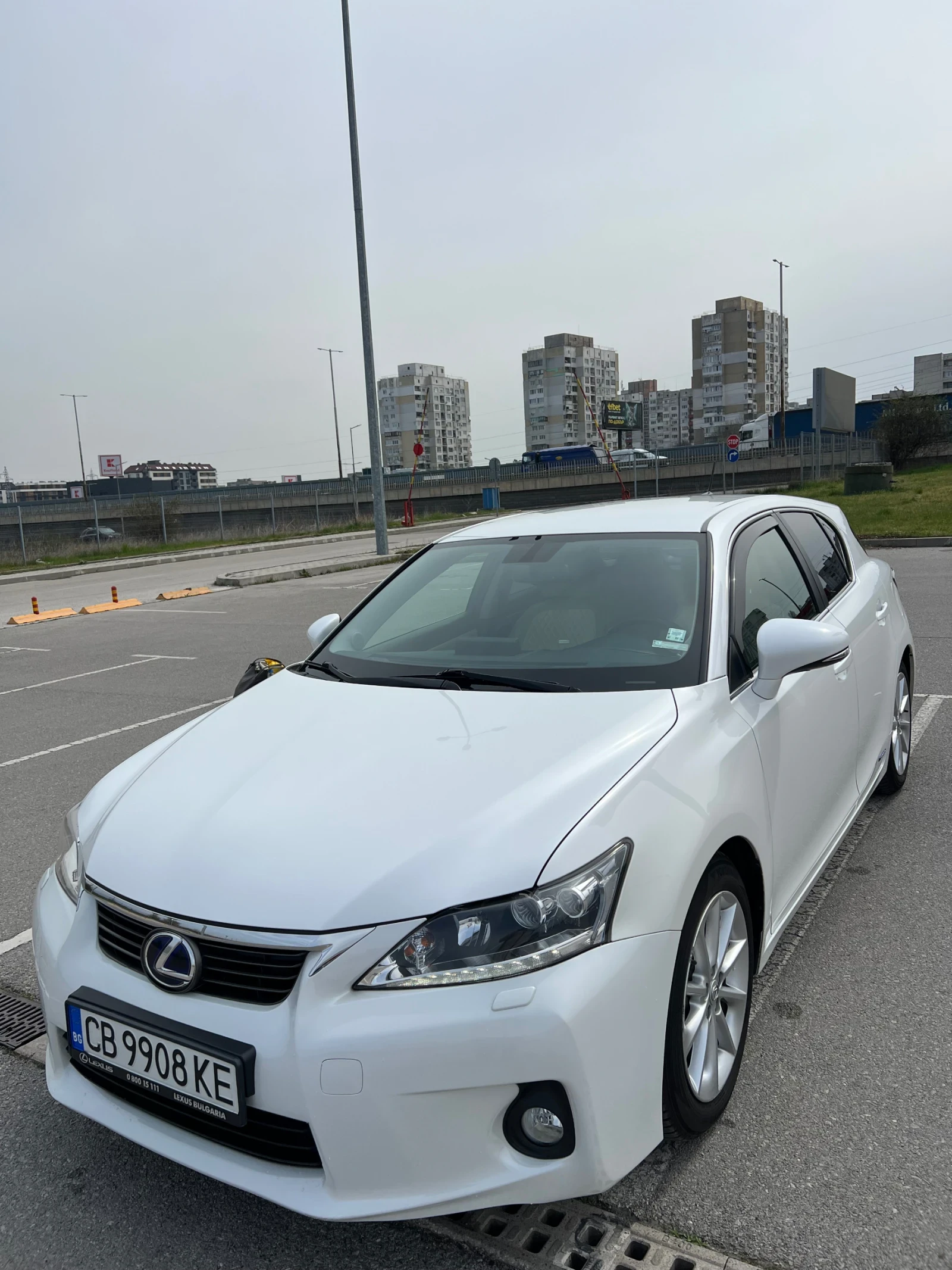 Lexus CT 200h, снимка 2 - Автомобили и джипове - 54209340