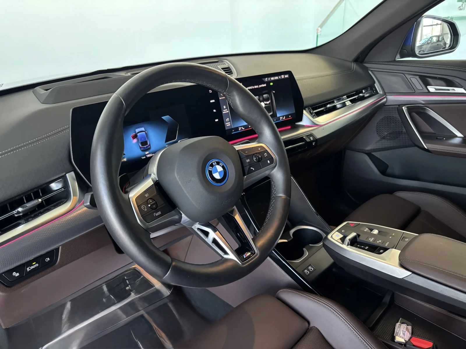 BMW iX2 Mpaket!!!204кс!!!, снимка 7 - Автомобили и джипове - 55674232