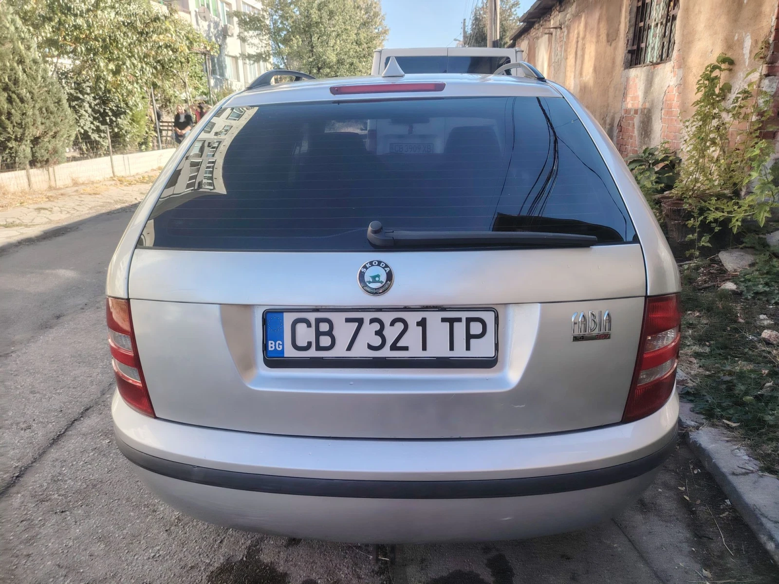 Skoda Fabia 1.4 16V, снимка 4 - Автомобили и джипове - 56641540