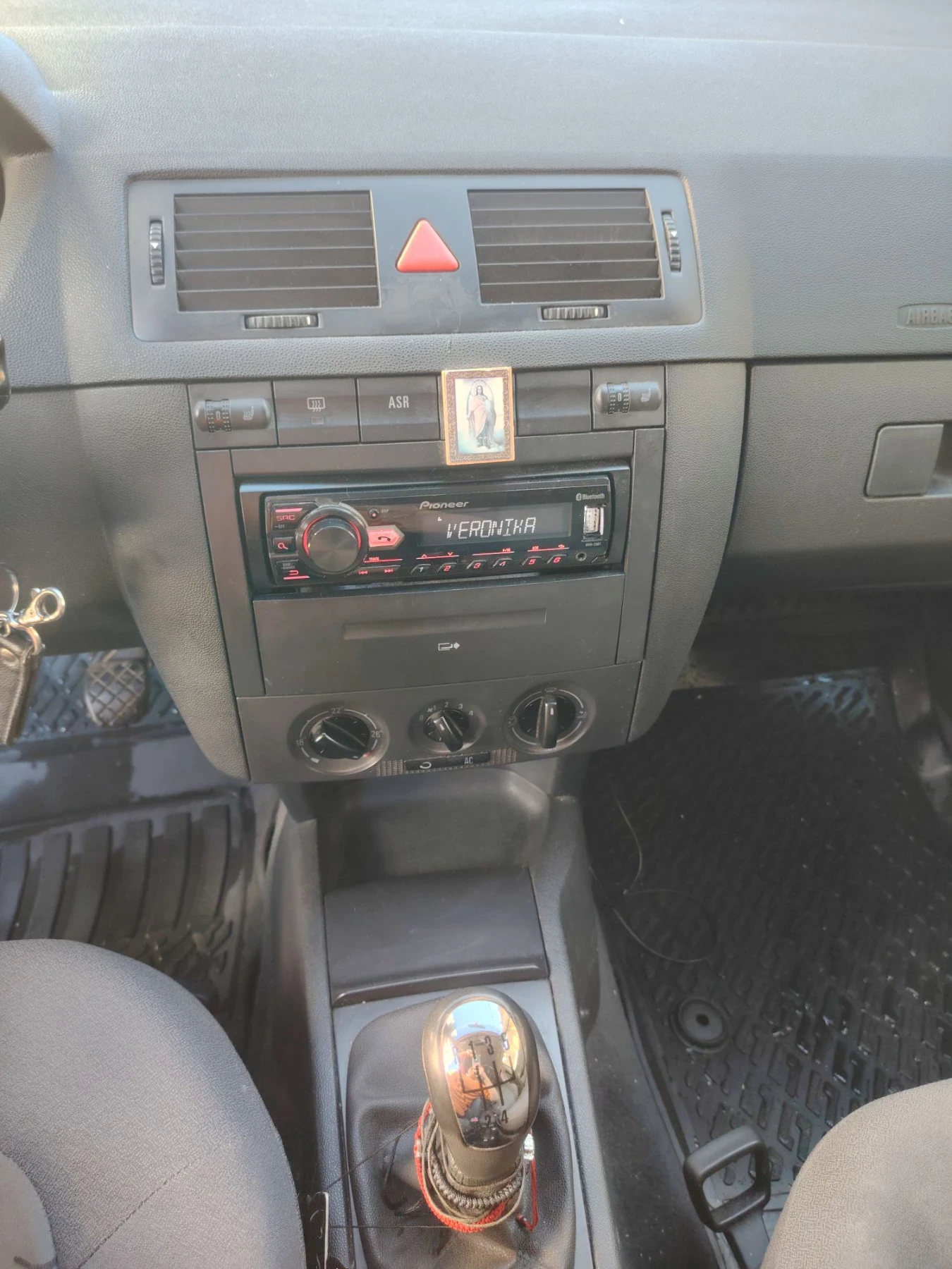 Skoda Fabia 1.4 16V, снимка 15 - Автомобили и джипове - 56641540