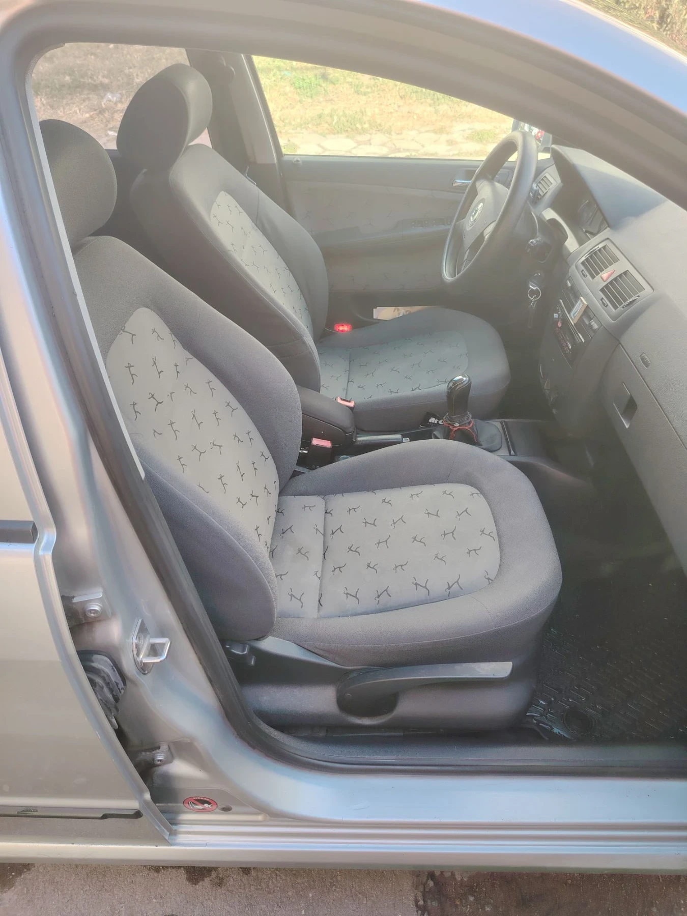 Skoda Fabia 1.4 16V, снимка 11 - Автомобили и джипове - 56641540