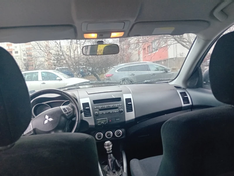 Mitsubishi Outlander 2.0 , снимка 6 - Автомобили и джипове - 53269171