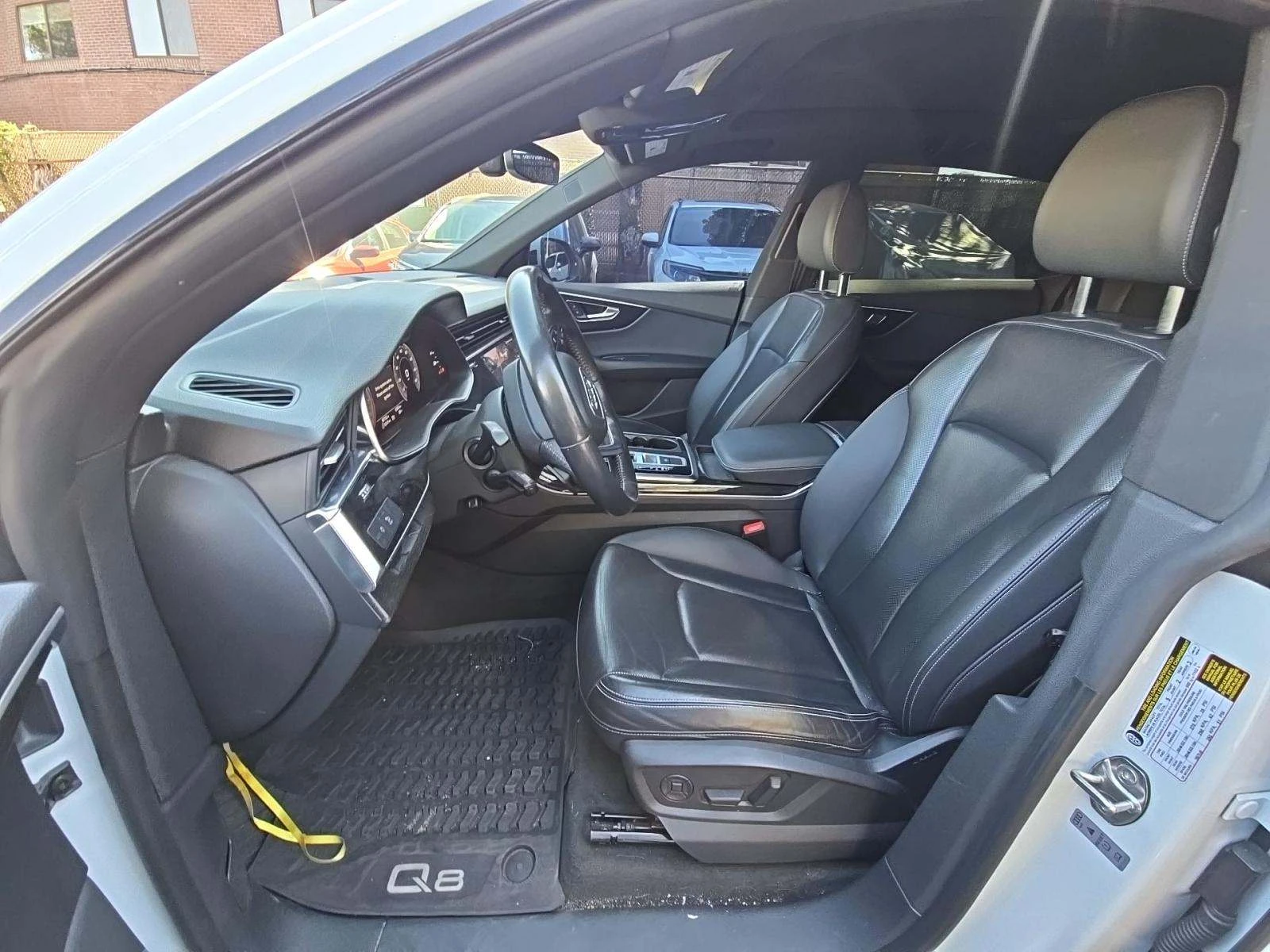 Audi Q8 PREMIUM PLUS* BLACK OPTIC* PANO* KEYLESS* М.ТОЧКА* - изображение 7