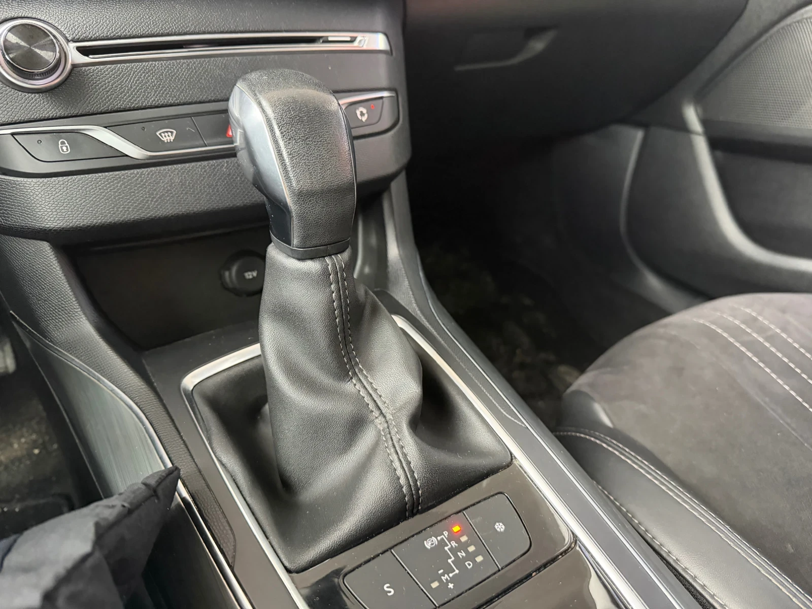 Peugeot 308 БАРТЕР* 2.0HDI* Автоматик* Кожа* , снимка 12 - Автомобили и джипове - 53542021