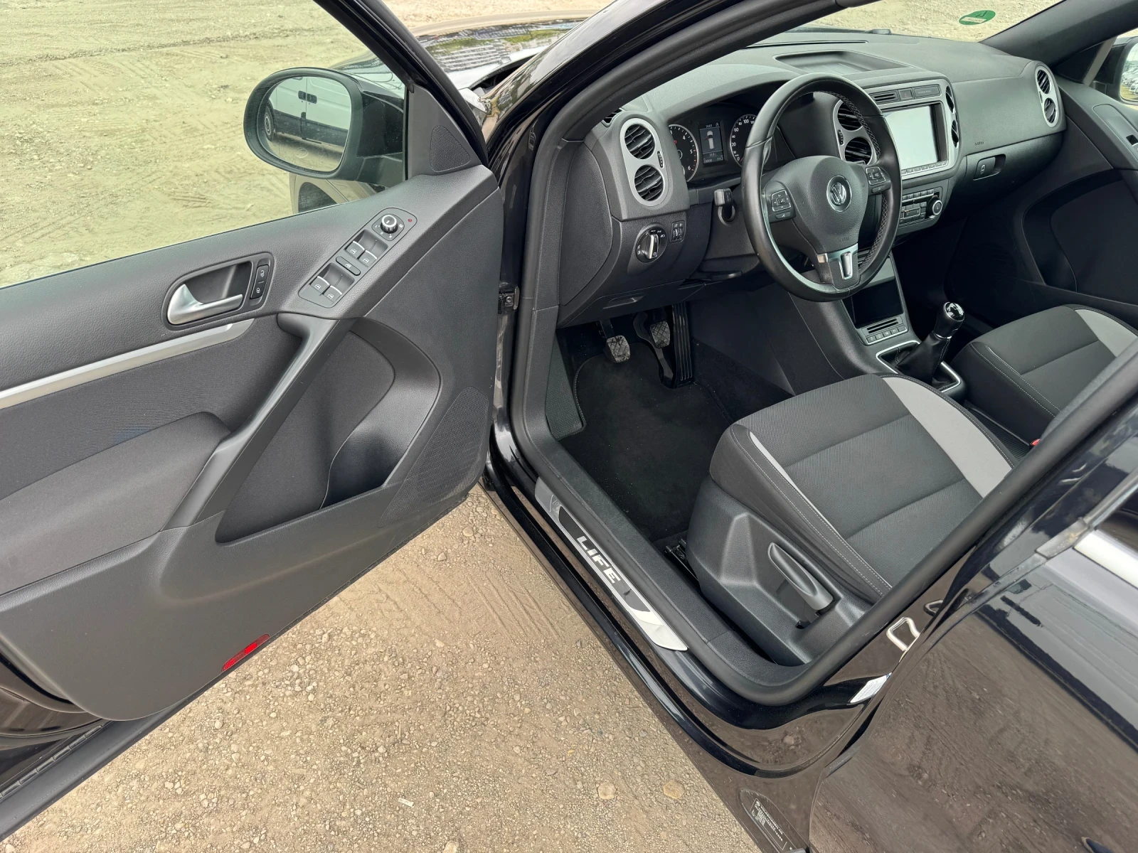 VW Tiguan 2.0 TDI LIFE, снимка 8 - Автомобили и джипове - 54701570