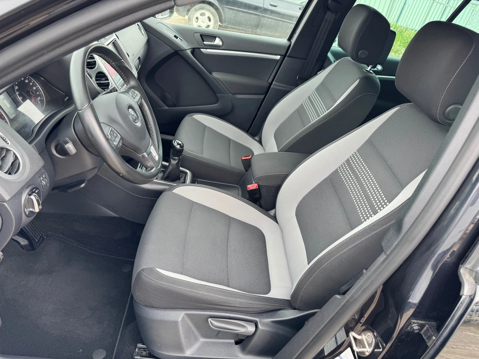 VW Tiguan 2.0 TDI LIFE, снимка 9 - Автомобили и джипове - 54701570