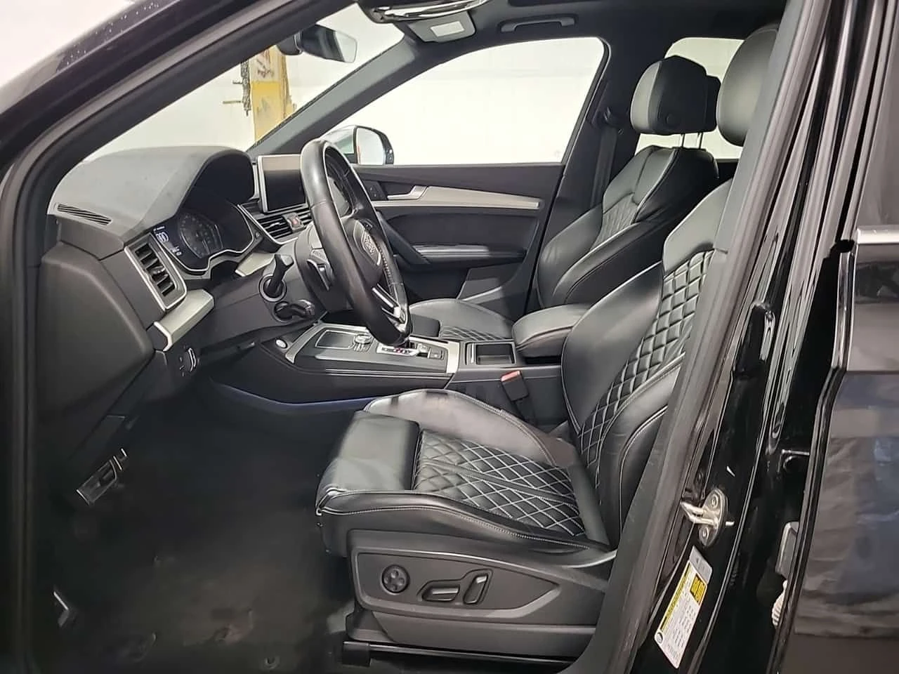 Audi SQ5 Progressiv/ПАНОРАМА/ПОДГРЕВ/CARFAX/ФИНАНСИРАНЕ, снимка 5 - Автомобили и джипове - 54974925