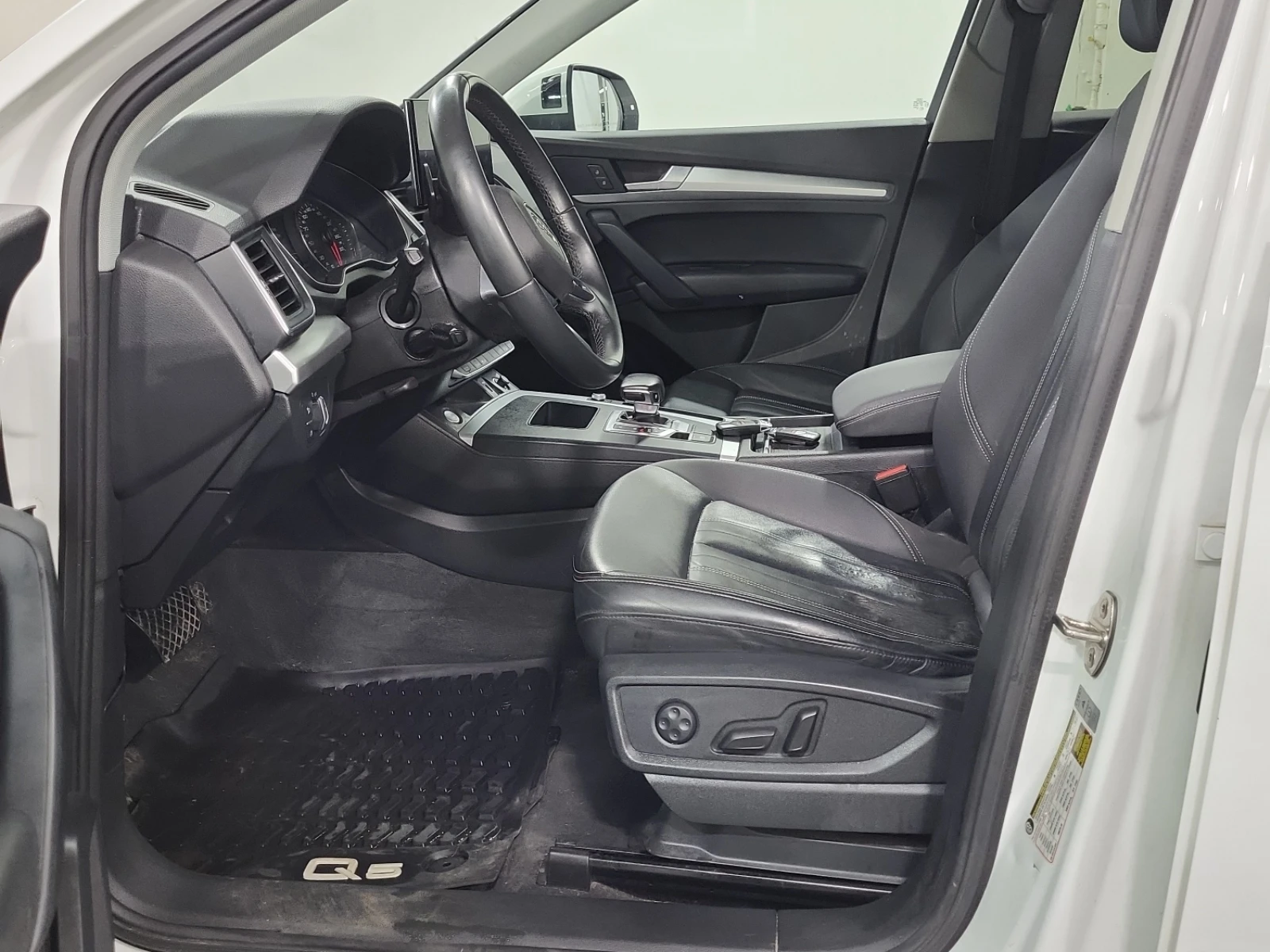 Audi Q5 Komfort ПРОГНОЗНА ЦЕНА до БГ !!!, снимка 4 - Автомобили и джипове - 55253076