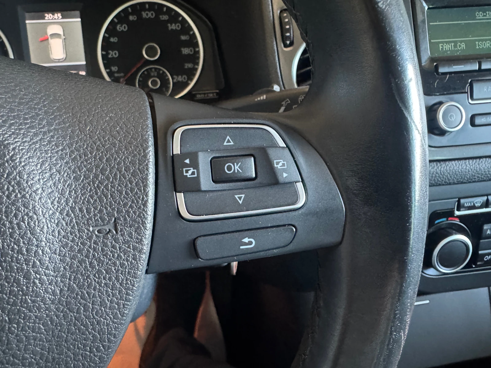 VW Tiguan 2.0 TDI FACE, снимка 12 - Автомобили и джипове - 55259212