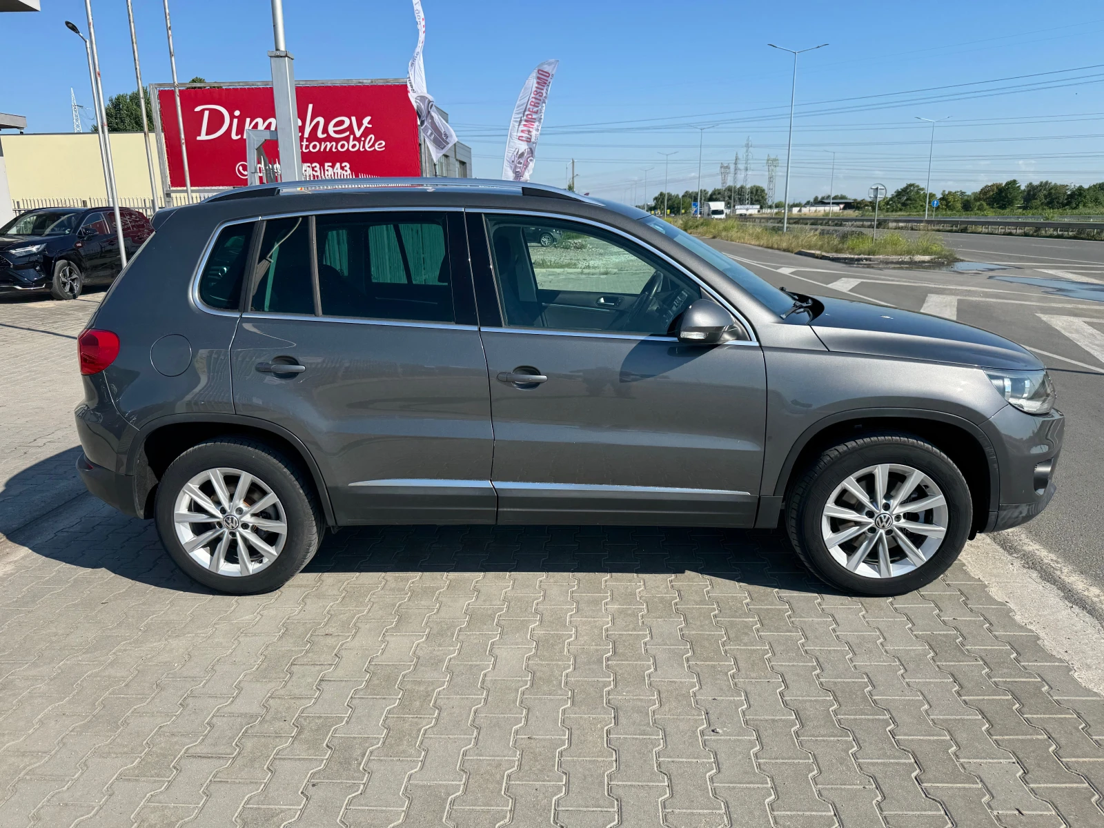 VW Tiguan 2.0 TDI FACE, снимка 4 - Автомобили и джипове - 55259212