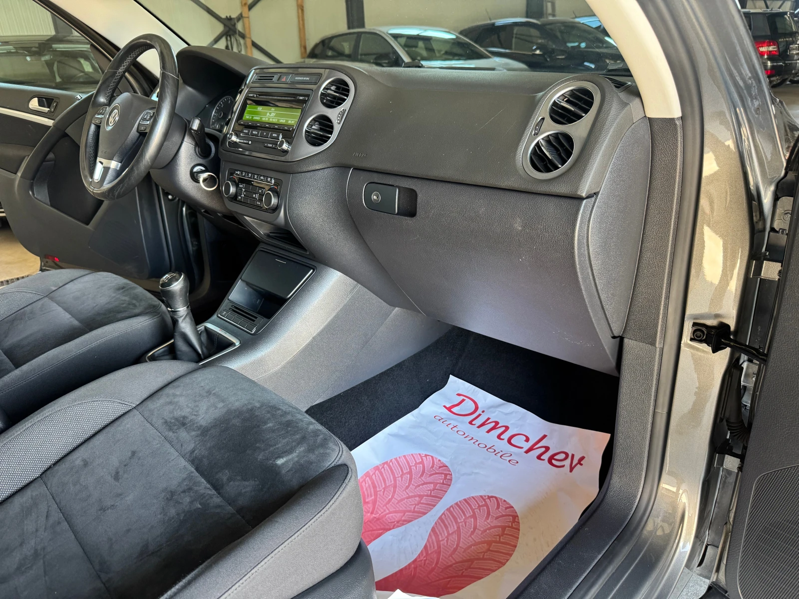 VW Tiguan 2.0 TDI FACE, снимка 9 - Автомобили и джипове - 55259212