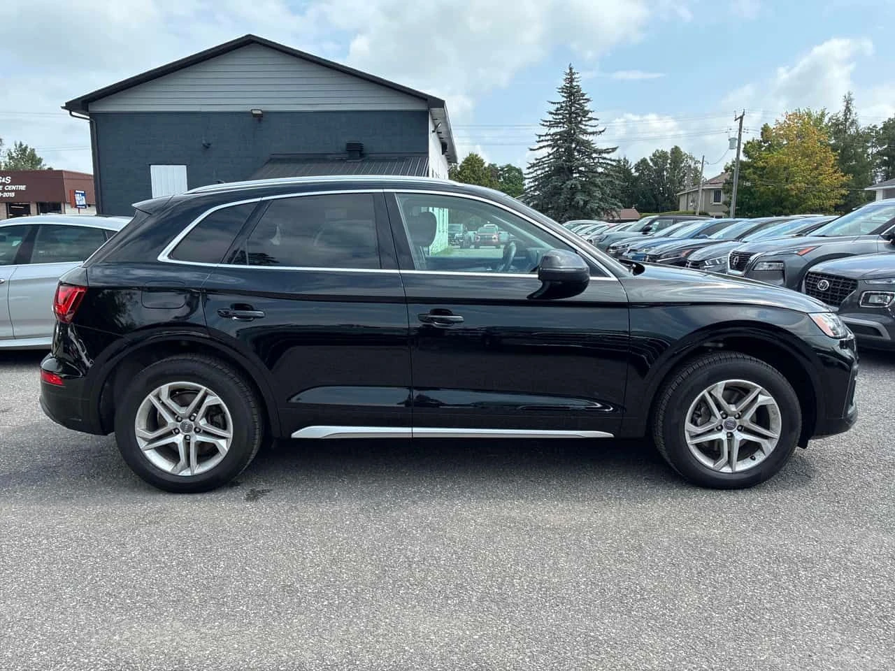 Audi Q5 * Komfort * CARFAX * ДИСТРОНИК * 2 КЛЮЧА, снимка 3 - Автомобили и джипове - 55579712