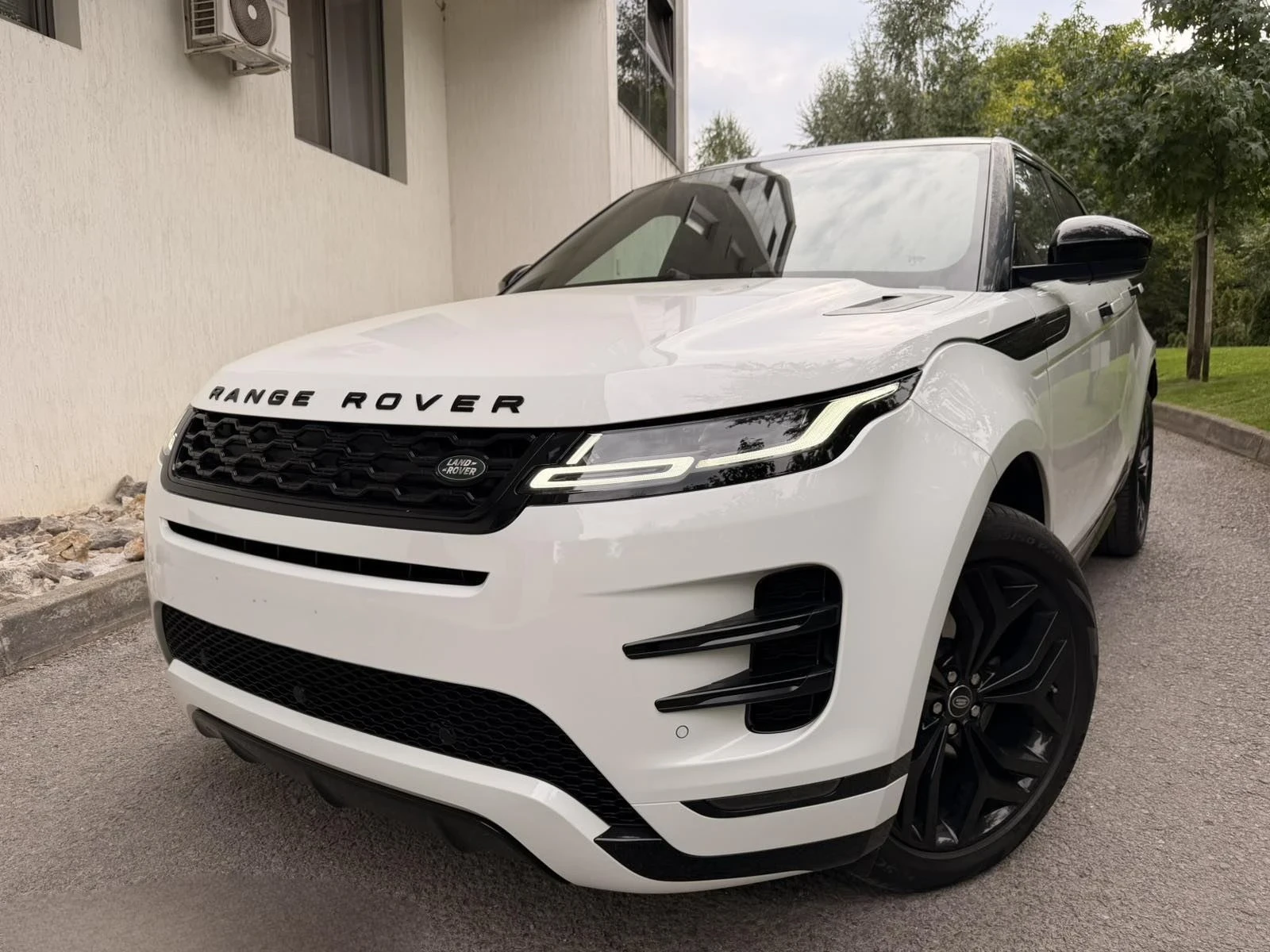 Land Rover Evoque 2.0d / R-DYNAMIC / 4x4, снимка 3 - Автомобили и джипове - 56166055